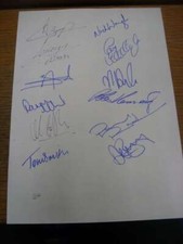 Usado, 27/04/1999 Watford - Folha assinada A4, autografada por aproximadamente 12 jogadores/funcionários Fro comprar usado  Enviando para Brazil