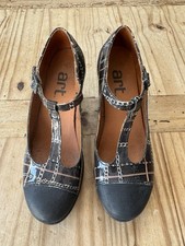 Art company woman for sale  RUGBY
