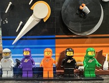 Lote LEGO 5 Classic Spacemen - Roxo Laranja Preto Cinza Médio e Verde comprar usado  Enviando para Brazil