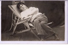 Cartão postal foto real RPPC - Homem bonito reclinado em cadeira dobrável, usado comprar usado  Enviando para Brazil