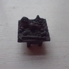 Warhammer Citadel anos 80 móveis de masmorra mesa quadrada com rosto de demônio e itens comprar usado  Enviando para Brazil