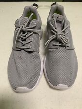 Tênis esportivo Nike Roshe Run iD malha cinza/branco tamanho 7-M/8-W - Novo sem etiquetas comprar usado  Enviando para Brazil