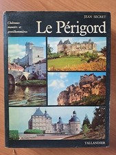 Livre périgord châteaux d'occasion  Carrières-sur-Seine