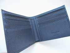Carteira masculina de couro bi-dobrável Giorgio Armani...Saffiano...Elegante cor azul marinho escuro, usado comprar usado  Enviando para Brazil