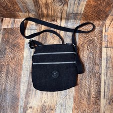 Bolsa tiracolo Kipling preta de náilon com zíper triplo bolsa de viagem comprar usado Bolsa tiracolo Kipling preta de náilon com zíper triplo bolsa de viagem comprar usado  Enviando para Brazil
