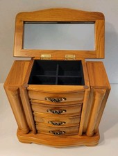 Wooden jewelry armoire d'occasion  Expédié en Belgium