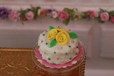 Vintage Artesanal Miniatura Casa de Bonecas Reino Unido Argila Esculpida Bolinhas Bolo Rosas Amarelas comprar usado  Enviando para Brazil