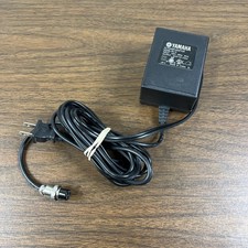 Adattatore originale yamaha usato  Spedire a Italy