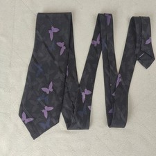 Gravata de pescoço vintage Hanae Mori preta roxa estampa de borboleta seda feita no Japão comprar usado Gravata de pescoço vintage Hanae Mori preta roxa estampa de borboleta seda feita no Japão comprar usado  Enviando para Brazil