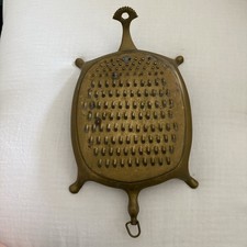 Ralador vintage em forma de tartaruga bronze Índia queijo coco especiarias cozinha antiga comprar usado  Enviando para Brazil