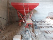 Spandiconcime trattore 850 usato  Lodi Vecchio