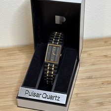 Relógio tanque NOS Neo Vintage Pulsar 23mm tom dourado preto V250-5310 7,25” - Novo taco comprar usado Relógio tanque NOS Neo Vintage Pulsar 23mm tom dourado preto V250-5310 7,25” - Novo taco comprar usado  Enviando para Brazil