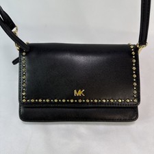 Bolsa carteira tiracolo Michael Kors preta cravejada luxo couro telefone comprar usado  Enviando para Brazil