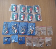 Lotto spille portachiavi usato  Italia