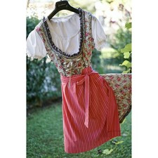 Abito stile tirolese usato Abito stile tirolese usato  Italia