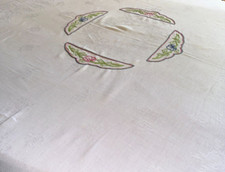 Damask and embroidered d'occasion  Expédié en Belgium
