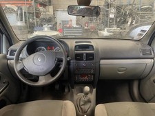 Tableau de bord RENAULT CLIO 2 PHASE 2 8200273079 d'occasion  Lécousse
