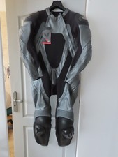 Combinaison cuir moto d'occasion Combinaison cuir moto d'occasion  Écommoy