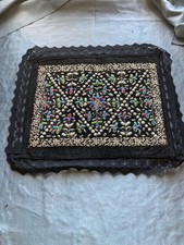 Painel/renda bordada antiga com miçangas e fio metálico prata com bordas de veludo comprar usado  Enviando para Brazil