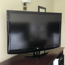 TV de tela plana 42" LG LCD 1080p Full HD modelo 42LD340H-UA com suporte comprar usado  Enviando para Brazil