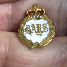 Queen bays crest for sale  FAREHAM