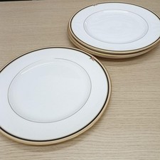 Wedgwood Clio aprox. Panela preta 27cm 5 peças comprar usado Wedgwood Clio aprox. Panela preta 27cm 5 peças comprar usado  Enviando para Brazil