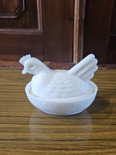 Vintage Pequeno Copo de Leite Branco HEN On NEST BOX Galinha Pequena na Cesta Caixa de Bugigangas, usado comprar usado  Enviando para Brazil