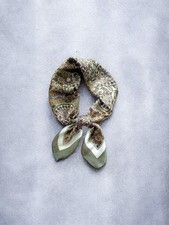 Foulard carré vert d'occasion  Aiffres