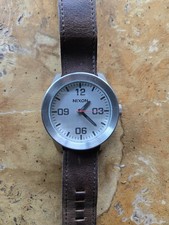 Nixon "Take Charge" The Corporal aço inoxidável com pulseira de couro. Precisa de bateria  comprar usado Nixon "Take Charge" The Corporal aço inoxidável com pulseira de couro. Precisa de bateria  comprar usado  Enviando para Brazil