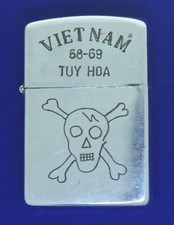 Isqueiro Zippo Z-2 Original Guerra Exército dos EUA Forças Especiais Tuy Hoa 1968 1969 Vietnã comprar usado  Enviando para Brazil