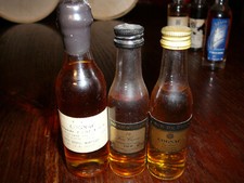 Mignonnettes miniature bottles d'occasion  Expédié en Belgium
