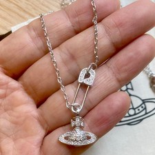 Colar pingente de prata Vivienne Westwood orbe pino de segurança lucrécia platina branco comprar usado  Enviando para Brazil