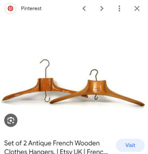 3 cabides curvos vintage de madeira de cedro francês da Tailor's Shop comprar usado  Enviando para Brazil