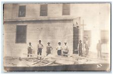 Cartão postal masculino foto RPPC trabalhadores da construção civil ocupacional c1910's antigo comprar usado  Enviando para Brazil