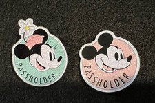 Pins de fantasia Disney - Mickey e Minnie Mouse pinos porta-passaporte com glitter - Conjunto de 2 comprar usado  Enviando para Brazil