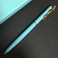 EGA TIFFANY&CO. Caneta esferográfica com motivo de fita tom azul dourado/6BJ0288 comprar usado EGA TIFFANY&CO. Caneta esferográfica com motivo de fita tom azul dourado/6BJ0288 comprar usado  Enviando para Brazil