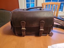 Usado, Bolsa de couro tipo carteiro/ótima bolsa para câmera. LLY LIKE. Ótimas ferragens comprar usado  Enviando para Brazil