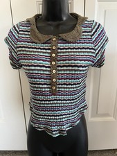 Camiseta polo Free People One Way bebê cropped S decote de crochê listrada com nervuras nova sem etiquetas, usado comprar usado Camiseta polo Free People One Way bebê cropped S decote de crochê listrada com nervuras nova sem etiquetas, usado comprar usado  Enviando para Brazil