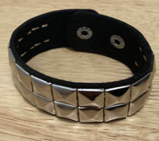Pulseira cravejada, pulseira punk, pulseiras cravadas, pulseiras emo, pulseiras góticas comprar usado  Enviando para Brazil
