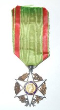 Medaille ordre merite d'occasion  Senozan