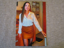 MODELO MORENA FOFO EM BLUSA BRANCA-SAIA BRONZEADA E FOTO DE MEIA-CALÇA PRETA, usado comprar usado  Enviando para Brazil