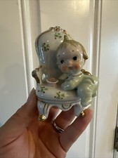 Estatueta de porcelana vintage bebê escalada em cadeira colecionáveis do Japão comprar usado  Enviando para Brazil