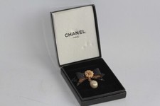 Chanel broche émaillée d'occasion  Seyssel