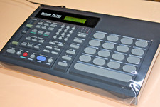 Roland r70 human d'occasion  Expédié en Belgium