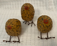 Três estatuetas "Wooden Baby Chick" esculpidas e pintadas à mão, vendidas como conjunto comprar usado  Enviando para Brazil