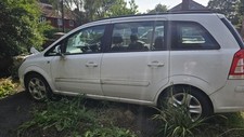 White vauxhall zafira for sale  LEEDS