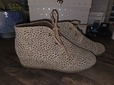 Botas Toms juvenil tamanho EUA 3 deserto tornozelo botas animal camurça com cadarço salto cunha comprar usado  Enviando para Brazil