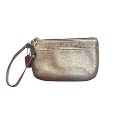 Bolsa de mão Coach metálica prata dourada couro pebbled feminina carteira de pulso comprar usado  Enviando para Brazil