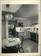 1987 Press Photo Cozinha recém-reprojetada com clarabóia e armários de carvalho, usado comprar usado  Enviando para Brazil