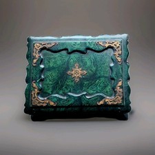 Antiga escrivaninha de colo, papel machê com detalhes em latão 13" de largura comprar usado Antiga escrivaninha de colo, papel machê com detalhes em latão 13" de largura comprar usado  Enviando para Brazil